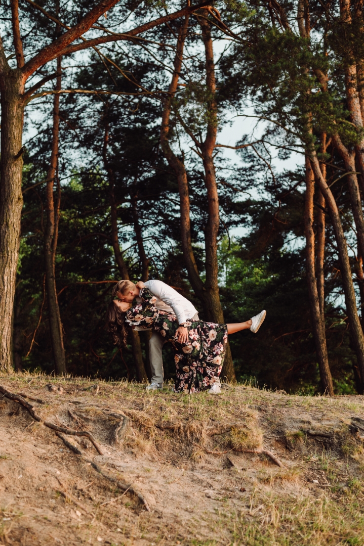 sesja narzeczenska o zachodzie slonca kielce (8)