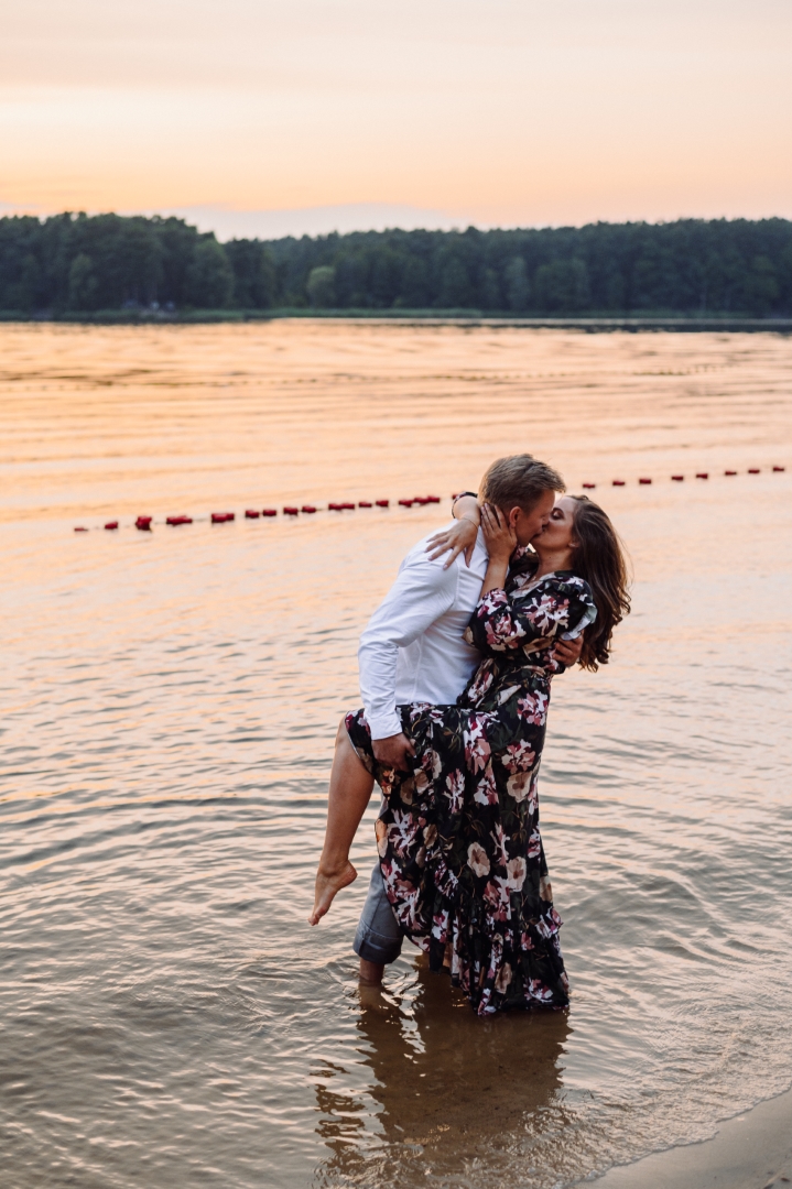 sesja narzeczenska o zachodzie slonca kielce (39)