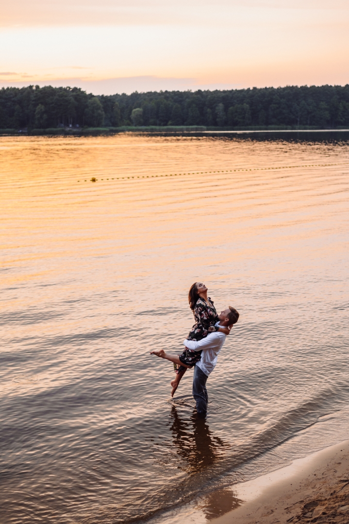 sesja narzeczenska o zachodzie slonca kielce (43)