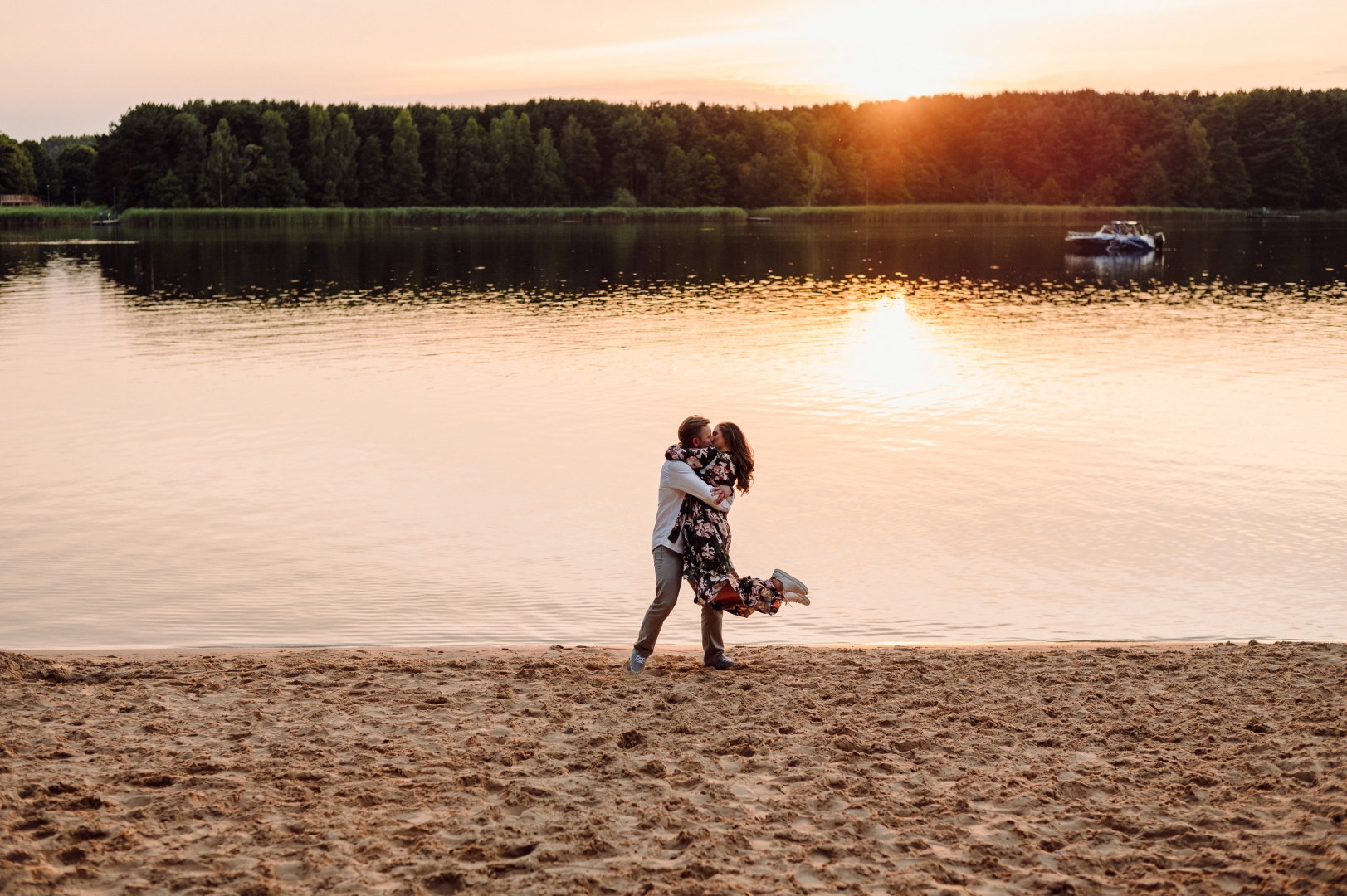 sesja narzeczenska o zachodzie slonca kielce (25)